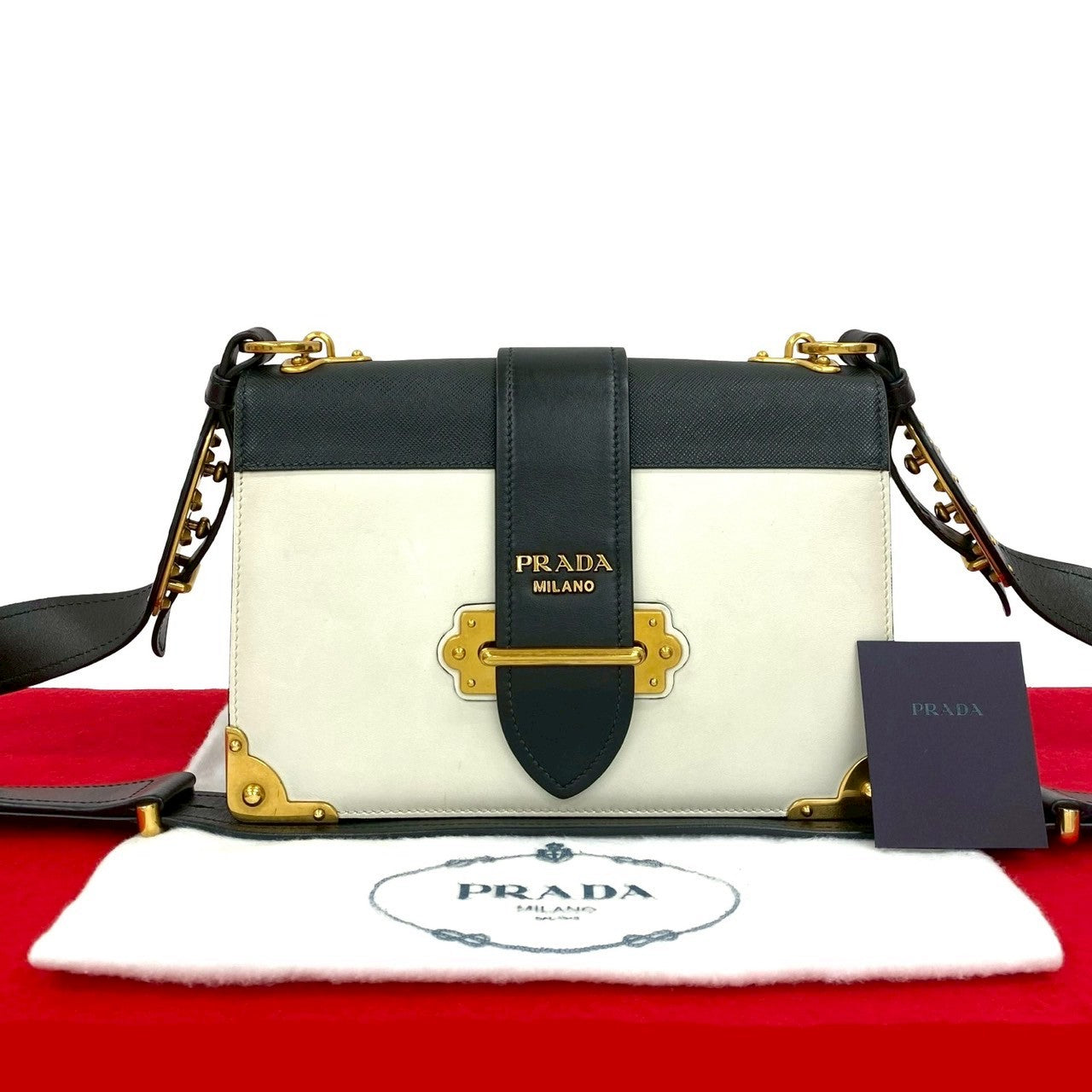 PRADA カイエ – Trip