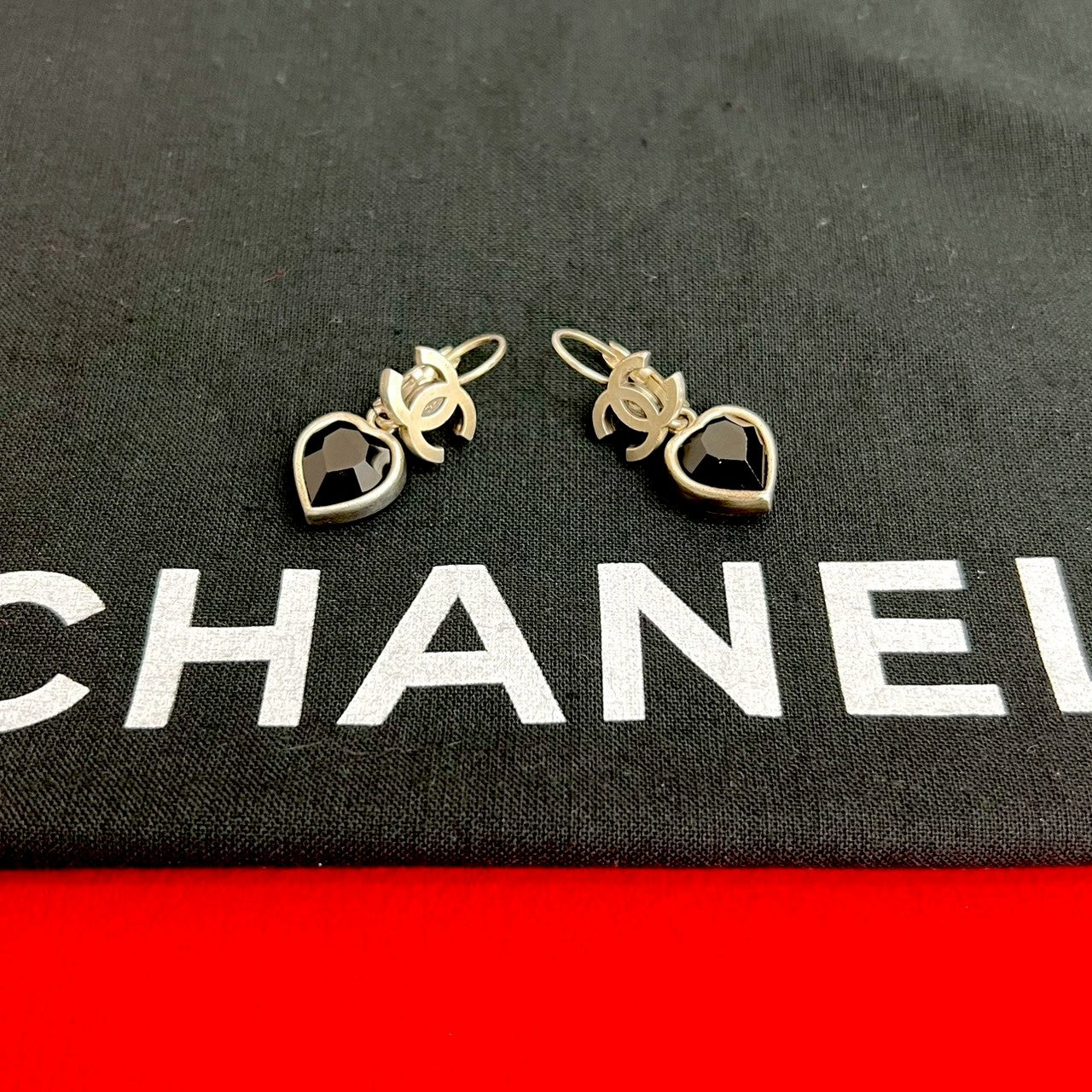 CHANEL シャネル　ヴィンテージ　ピアス　ブラック CHANEL シャネル (Vintage) ピアス – Trip
