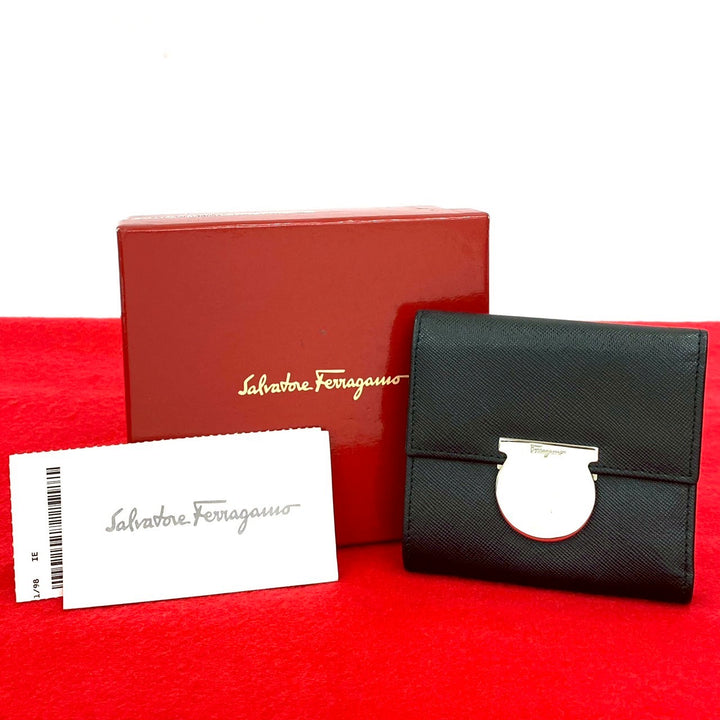 trifold wallet salvatore ferragamo