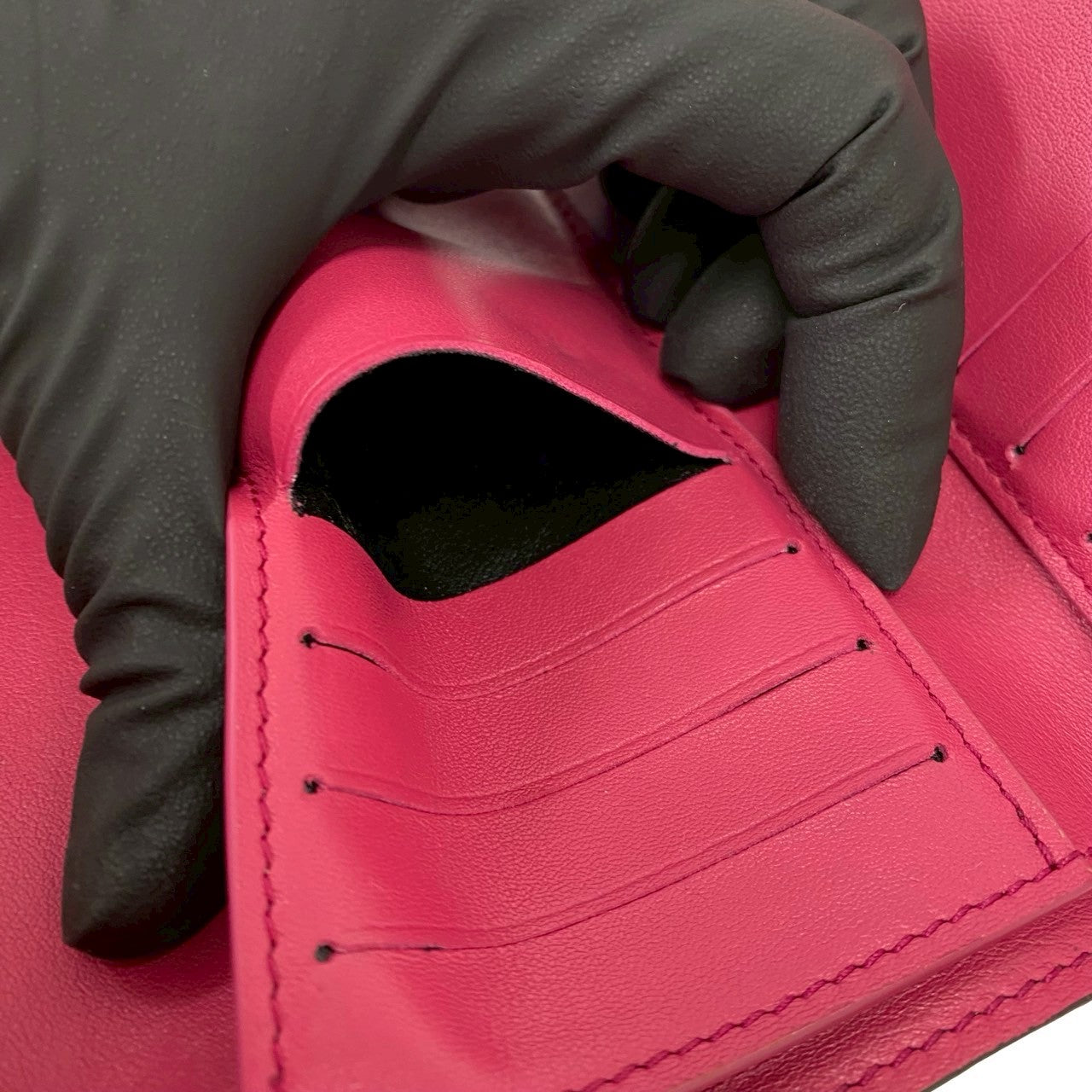 LOUIS VUITTON ルイヴィトン ポルトフォイユ カプシーヌ コンパクト 三