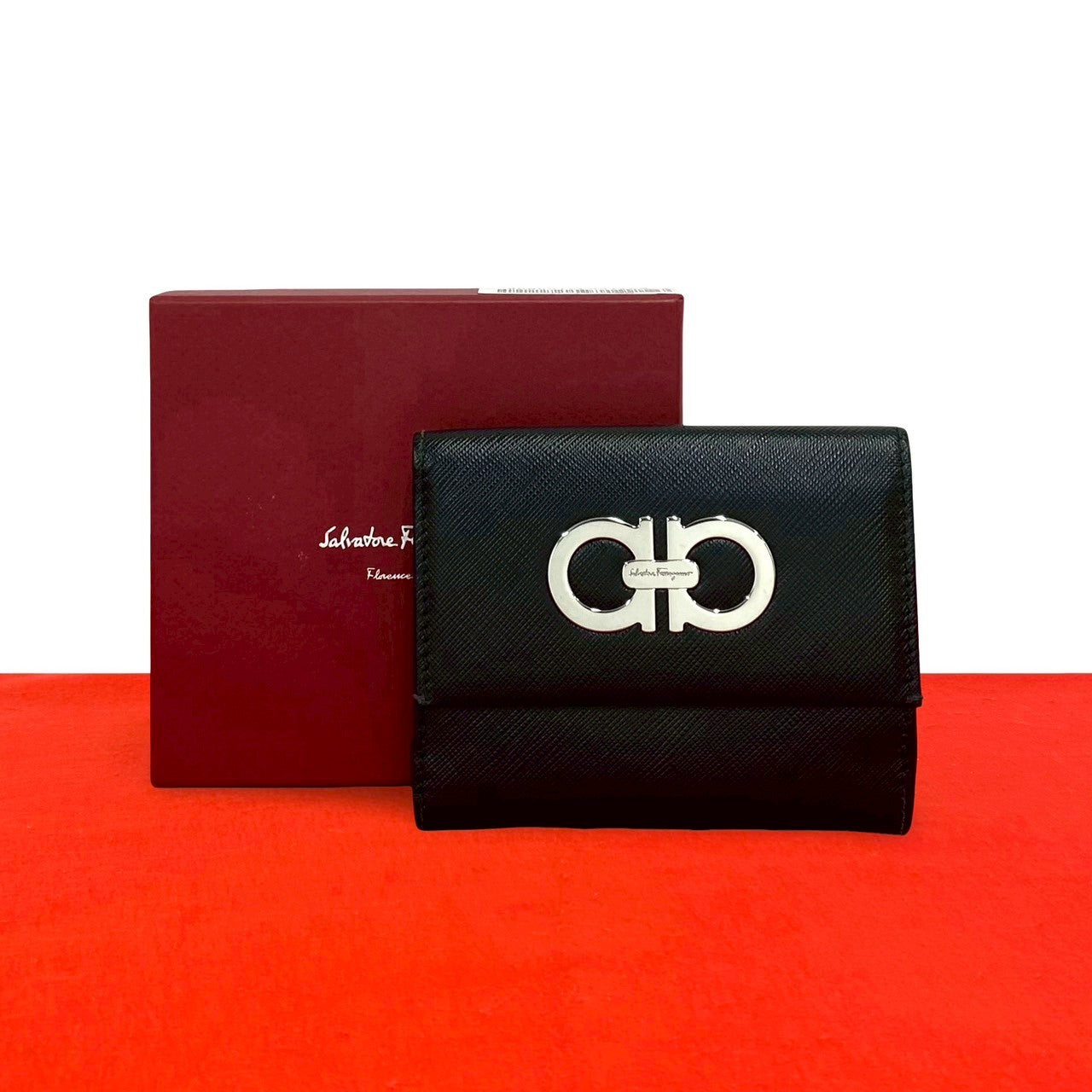 【美品】サルヴァトーレフェラガモ 二つ折り財布 ブラック 箱付き Salvatore Ferragamo サルヴァトーレフェラガモ 二つ折り財布 – Trip