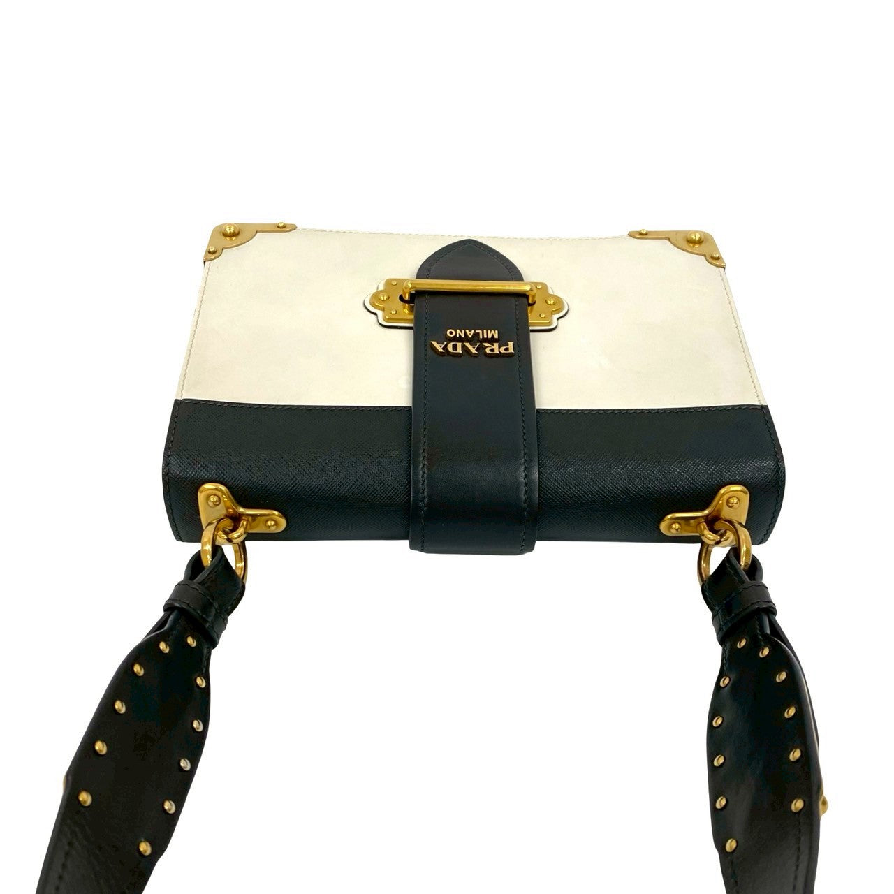 PRADA カイエ – Trip