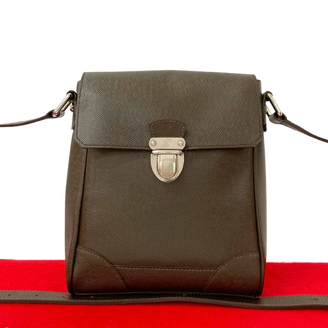 ショルダーバッグ ルイヴィトン ルカ