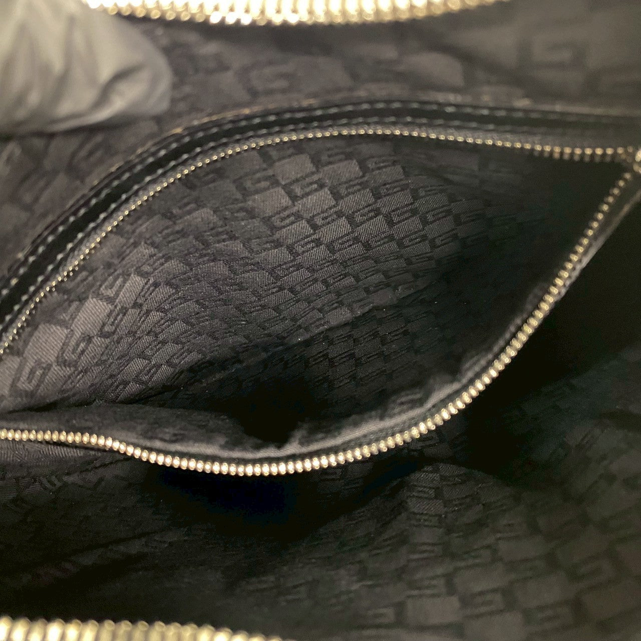 GUCCI グッチ ショルダーバッグ – Trip