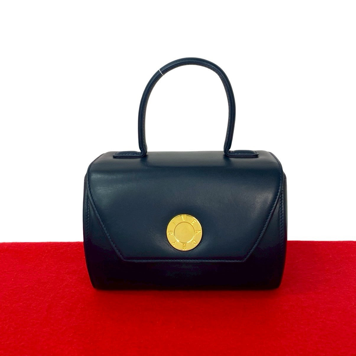 【新品同様】ジバンシー ハンドバッグ GVバケット ブラック ターンロック 新品同様】ジバンシー ハンドバッグ GVバケット ブラック ターンロック