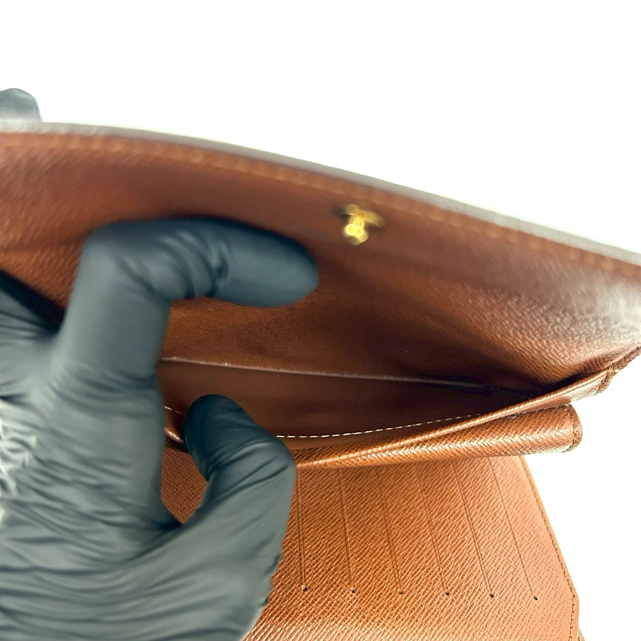 ルイヴィトン モノグラム ポルトトレゾール エテュイパピエ　三つ折り財布　正規品 LOUIS VUITTON モノグラム 三つ折りポルトトレゾール エテュイパピエ