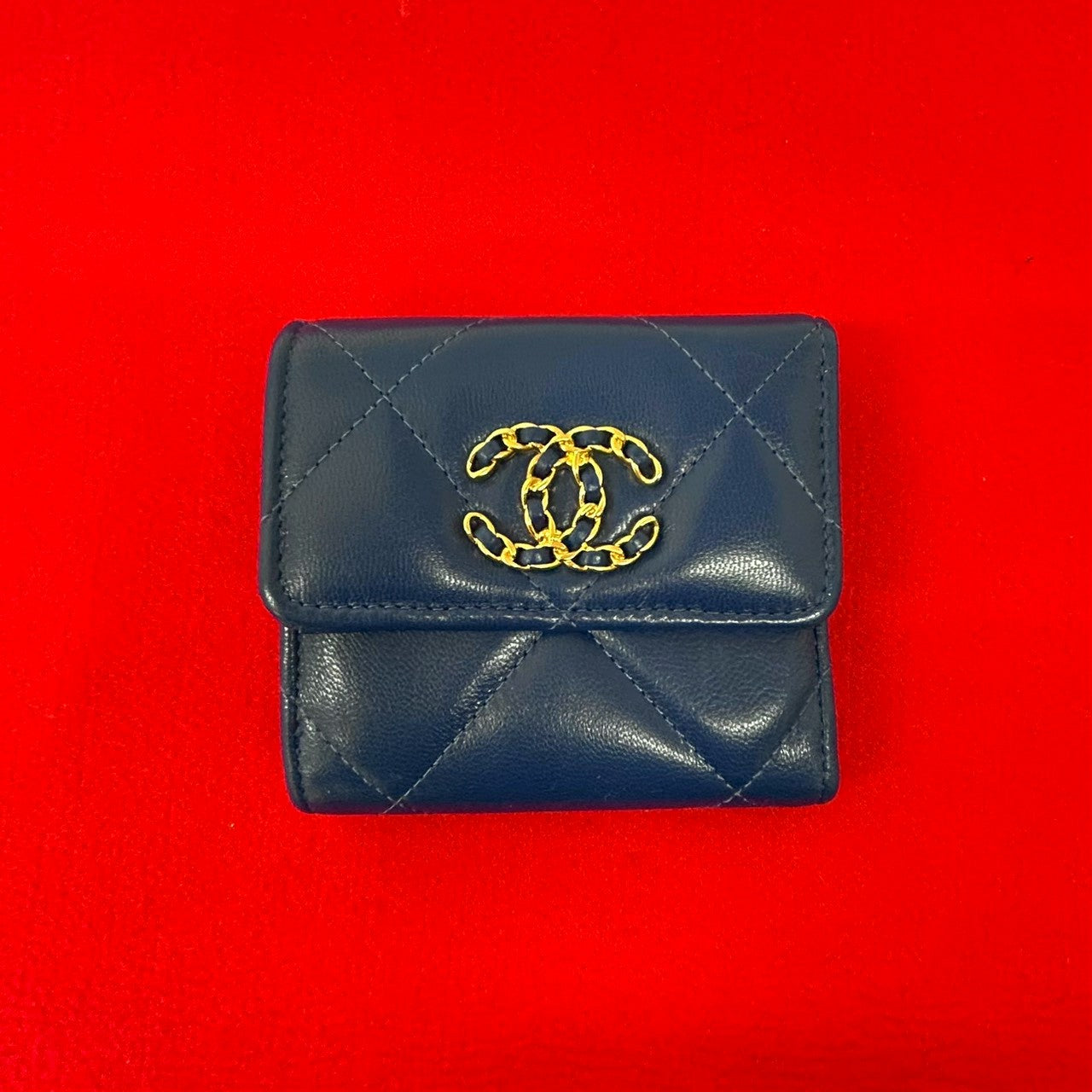 CHANEL シャネル 二つ折り財布 – Trip