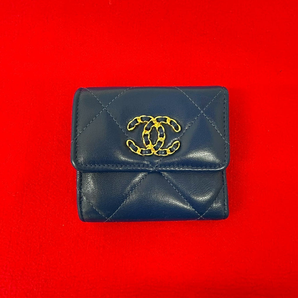 CHANEL シャネル 二つ折り財布 – Trip