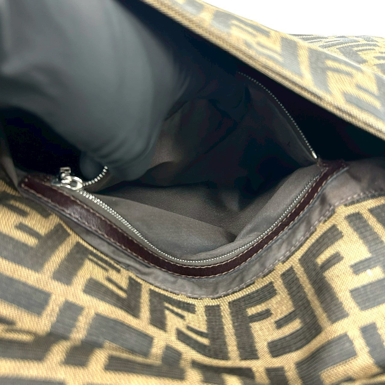 FENDI フェンディ (Vintage) マンマバケット ショルダーバッグ – Trip