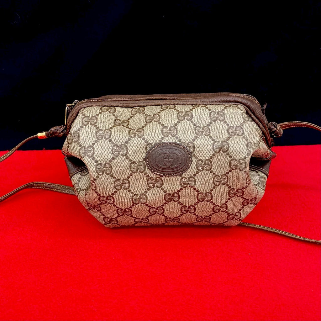 【極美品】 GUCCI グッチ ショルダーバッグタッセル グレージュbc11yt 極美品】 GUCCI グッチ ショルダーバッグタッセル グレージュbc11yt