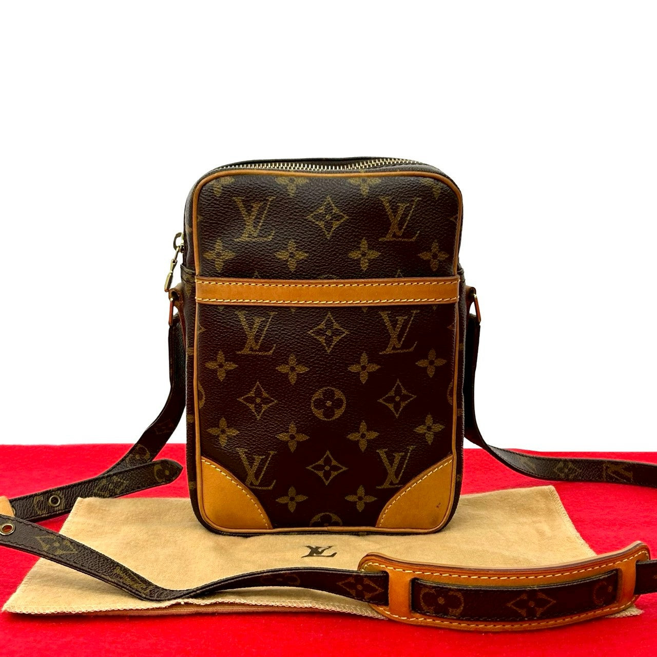 LOUIS VUITTON ルイヴィトン (Vintage) ダヌーヴ ショルダーバッグ – Trip