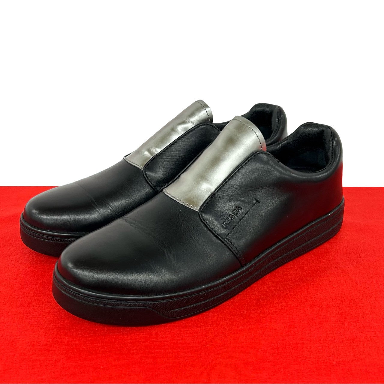 PRADA プラダ ロゴ 刻印 スニーカー – Trip PRADA プラダ ロゴ 刻印 スニーカー – Trip