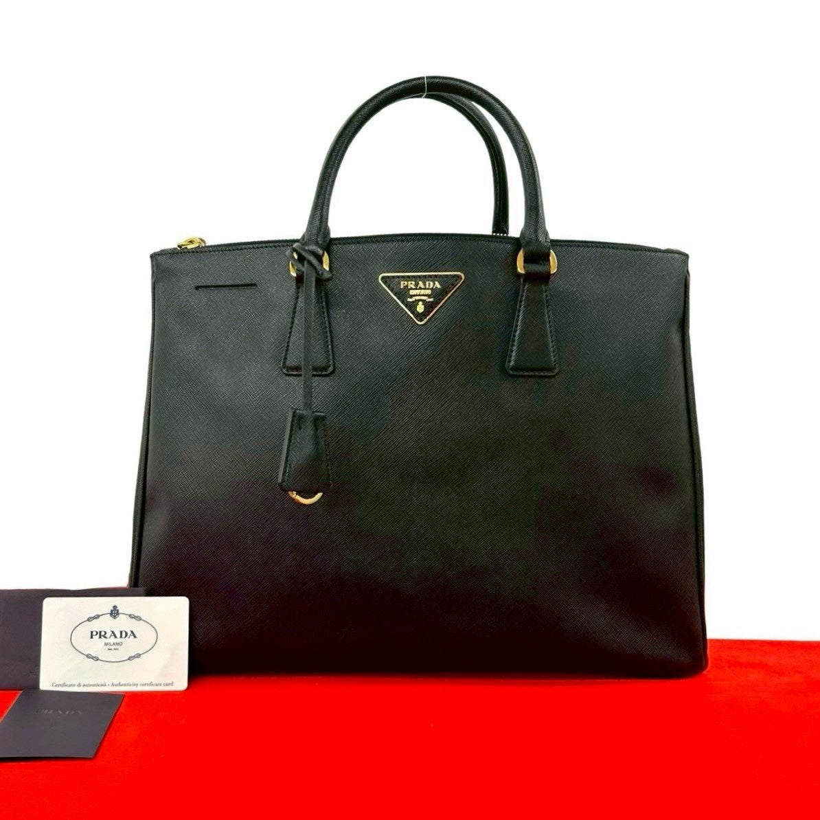 PRADA ブラック ハンドバッグ 中型 PRADA プラダ ハンドバッグ – Trip