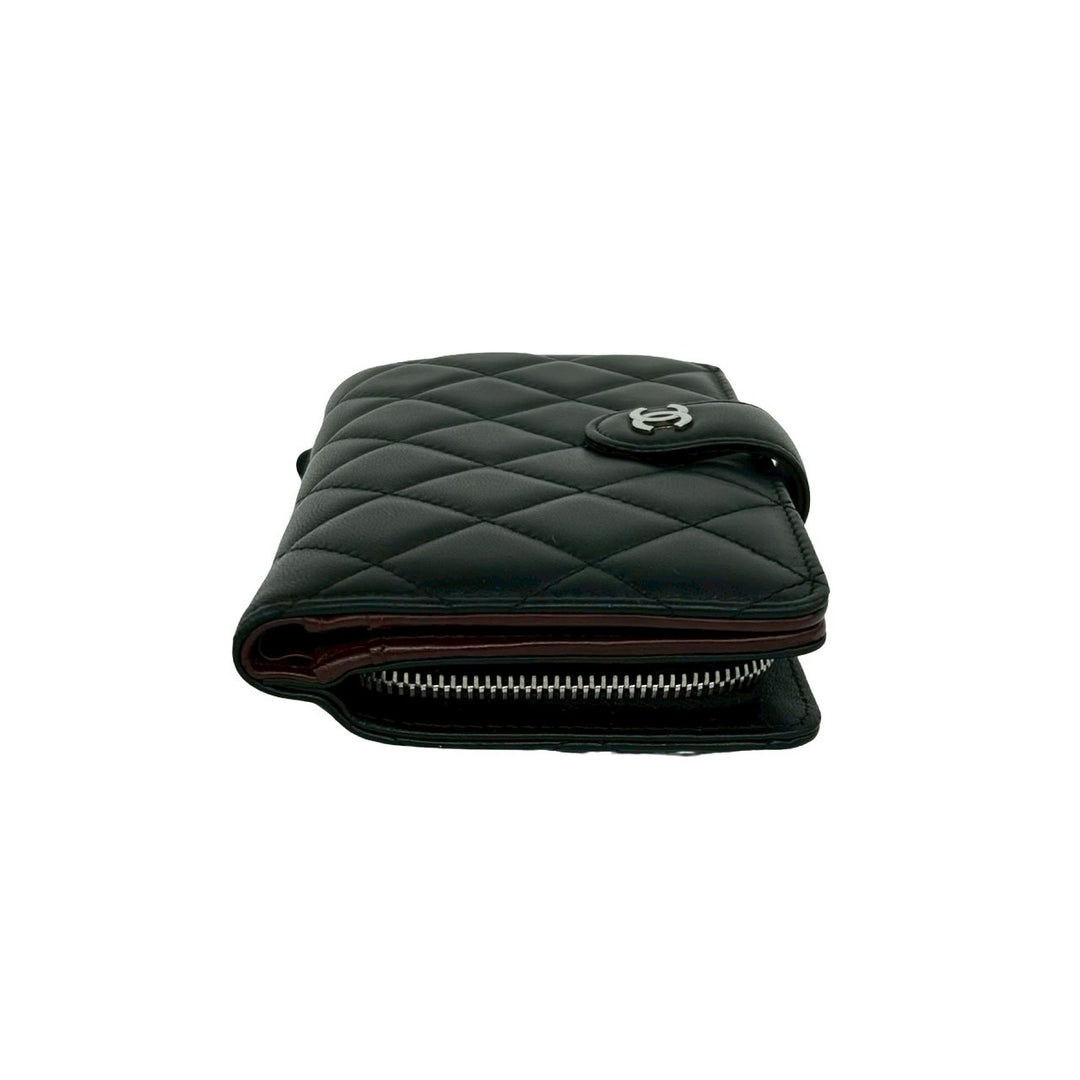 bifold wallet chanel