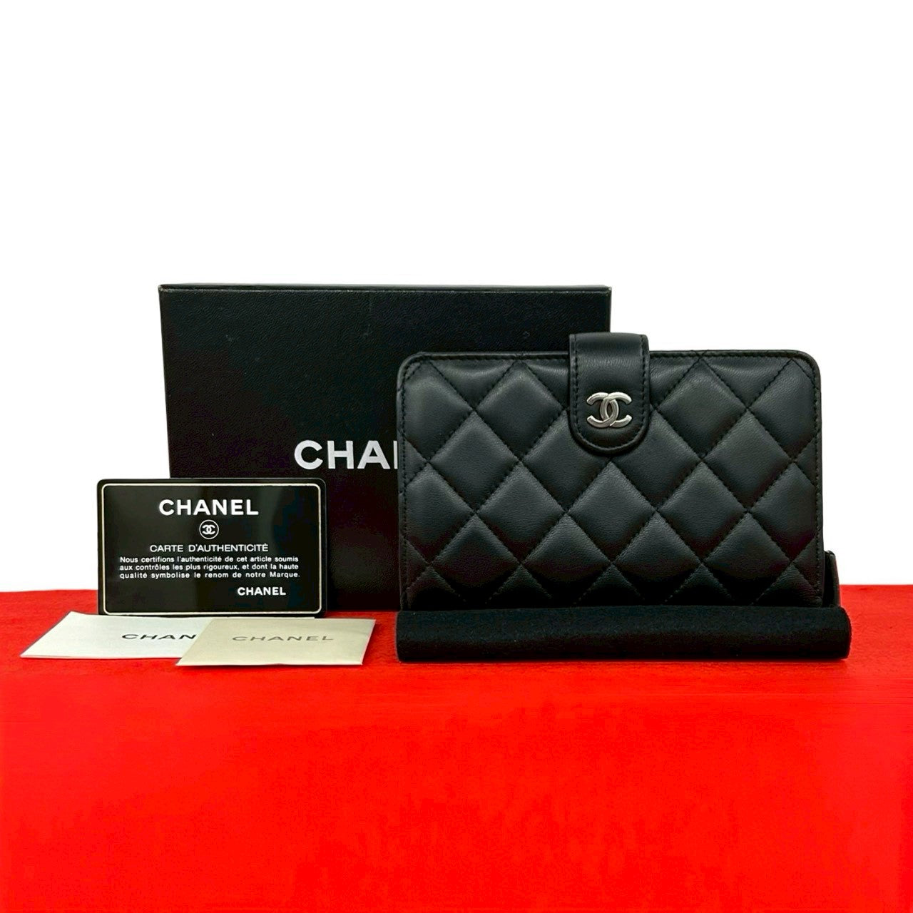 CHANEL 二つ折り財布 アイボリーノベルティ CHANEL 二つ折り財布 ブラック ノベルティ - メルカリ
