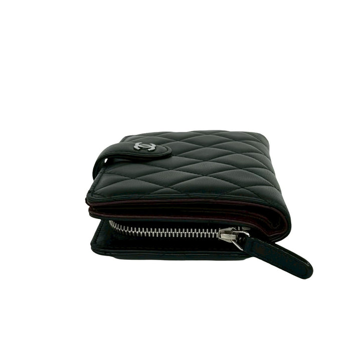 bifold wallet chanel