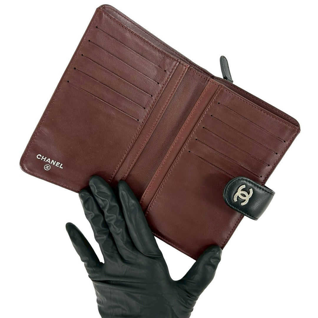 bifold wallet chanel