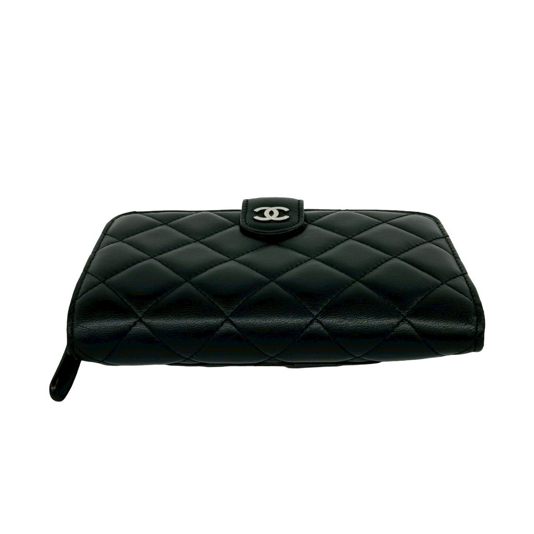 bifold wallet chanel