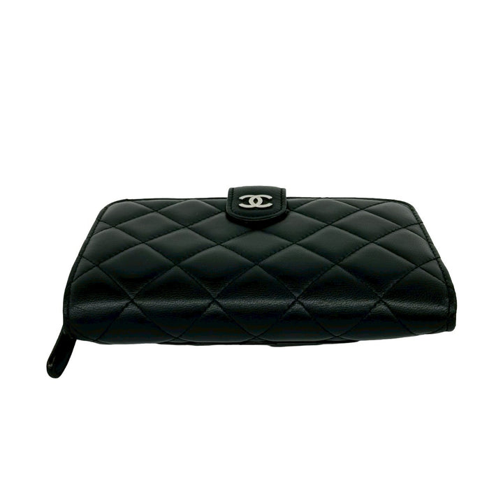 bifold wallet chanel