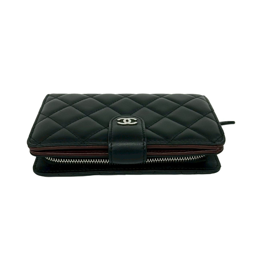 bifold wallet chanel