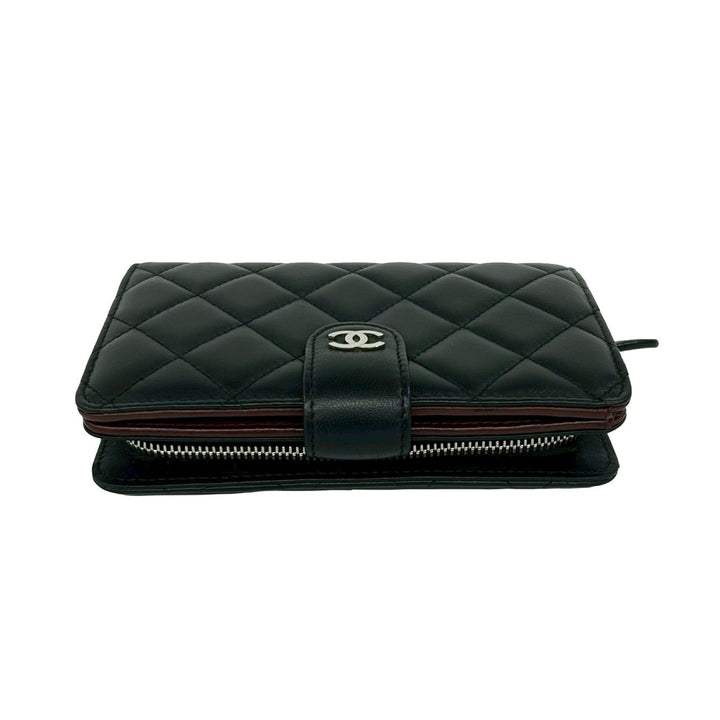 bifold wallet chanel