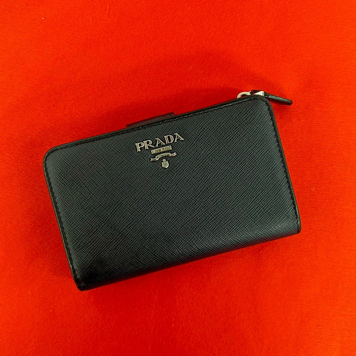bifold wallet prada
