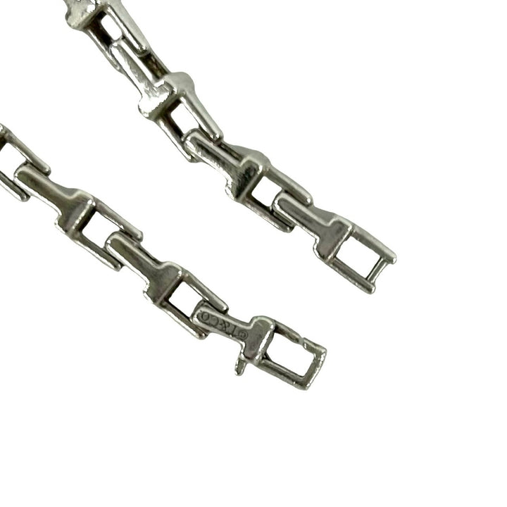 blurRubbingTiffany T narrow blurRubbingCut
