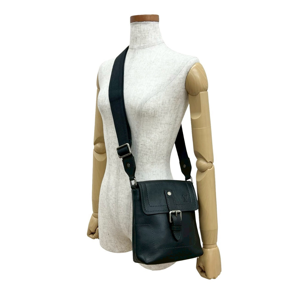 Shoulder bag Louis Vuitton Yuma