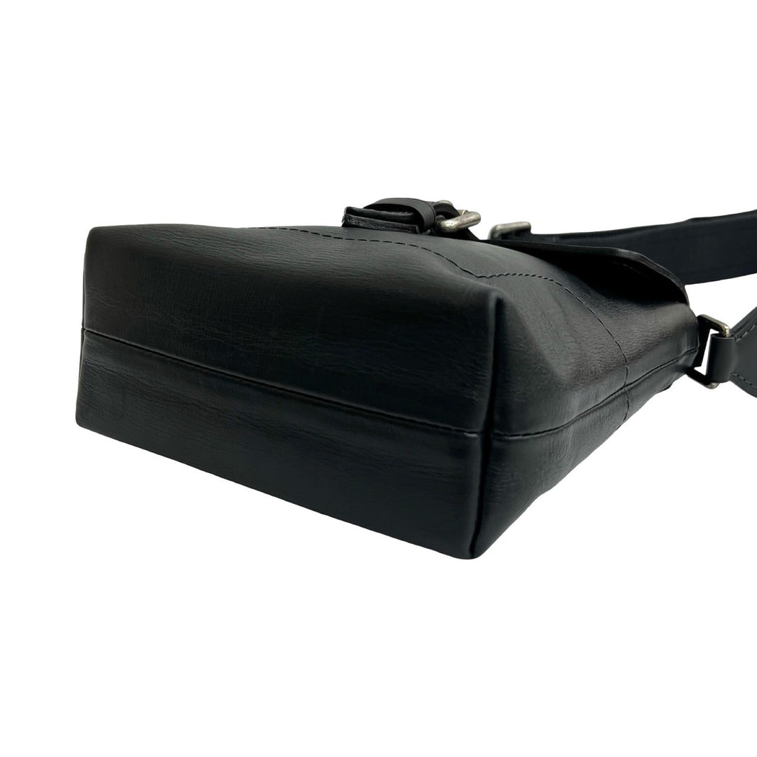 Shoulder bag Louis Vuitton Yuma