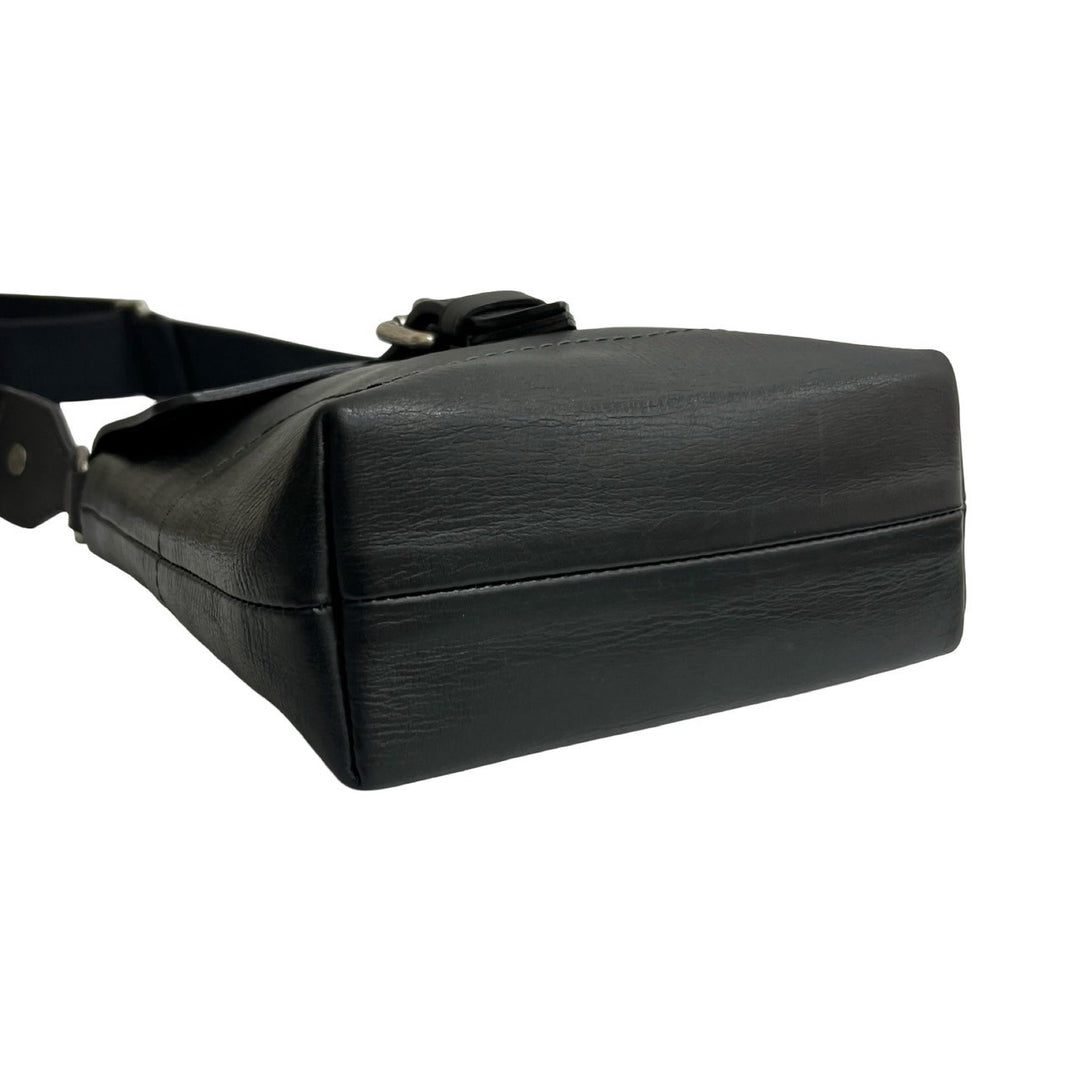 Shoulder bag Louis Vuitton Yuma