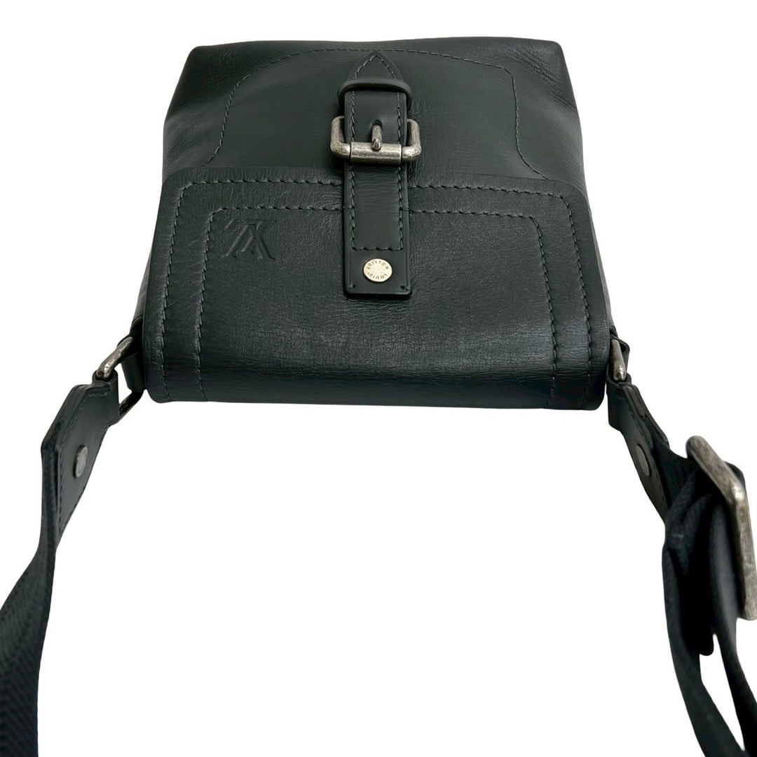 Shoulder bag Louis Vuitton Yuma