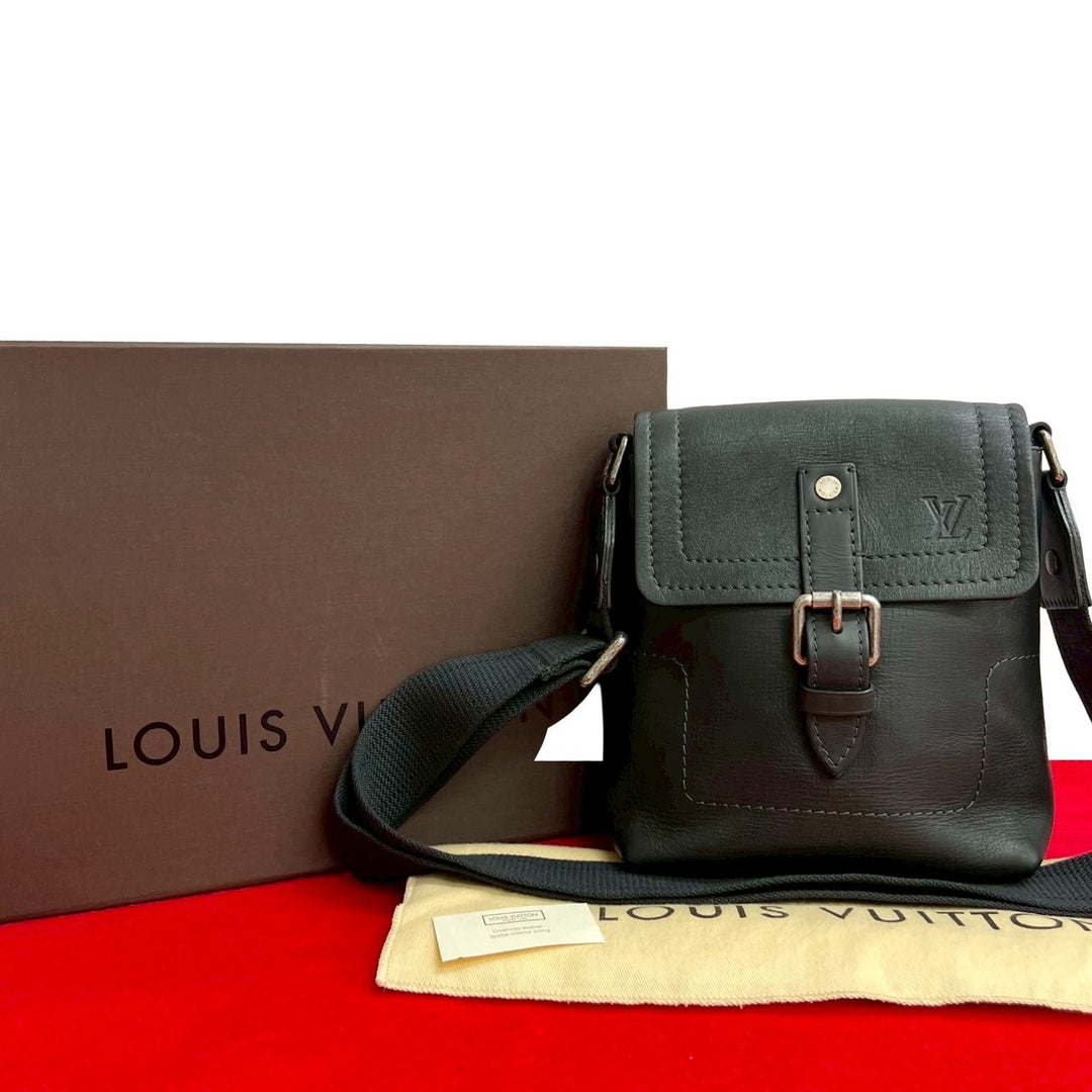 Shoulder bag Louis Vuitton Yuma