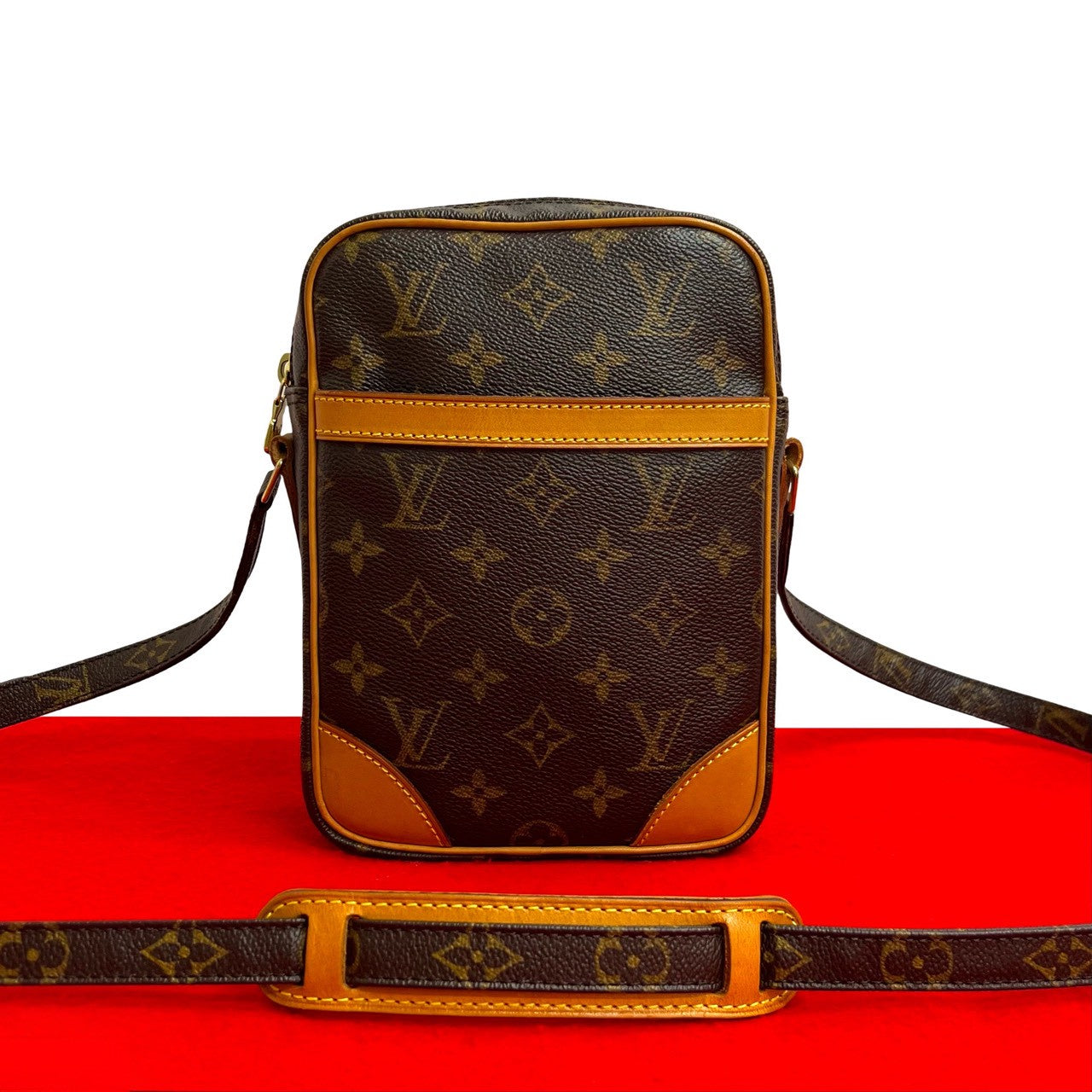 LOUIS VUITTON ルイヴィトン (Vintage) ダヌーブ ショルダー LOUIS VUITTON ルイヴィトン (Vintage) ダヌーブ ショルダー