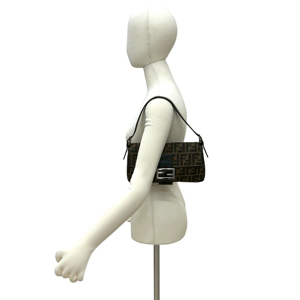 ショルダーバッグ フェンディ マンマバケット