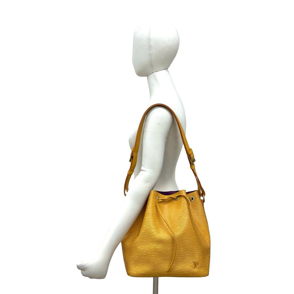 ショルダーバッグ ルイヴィトン プチノエ