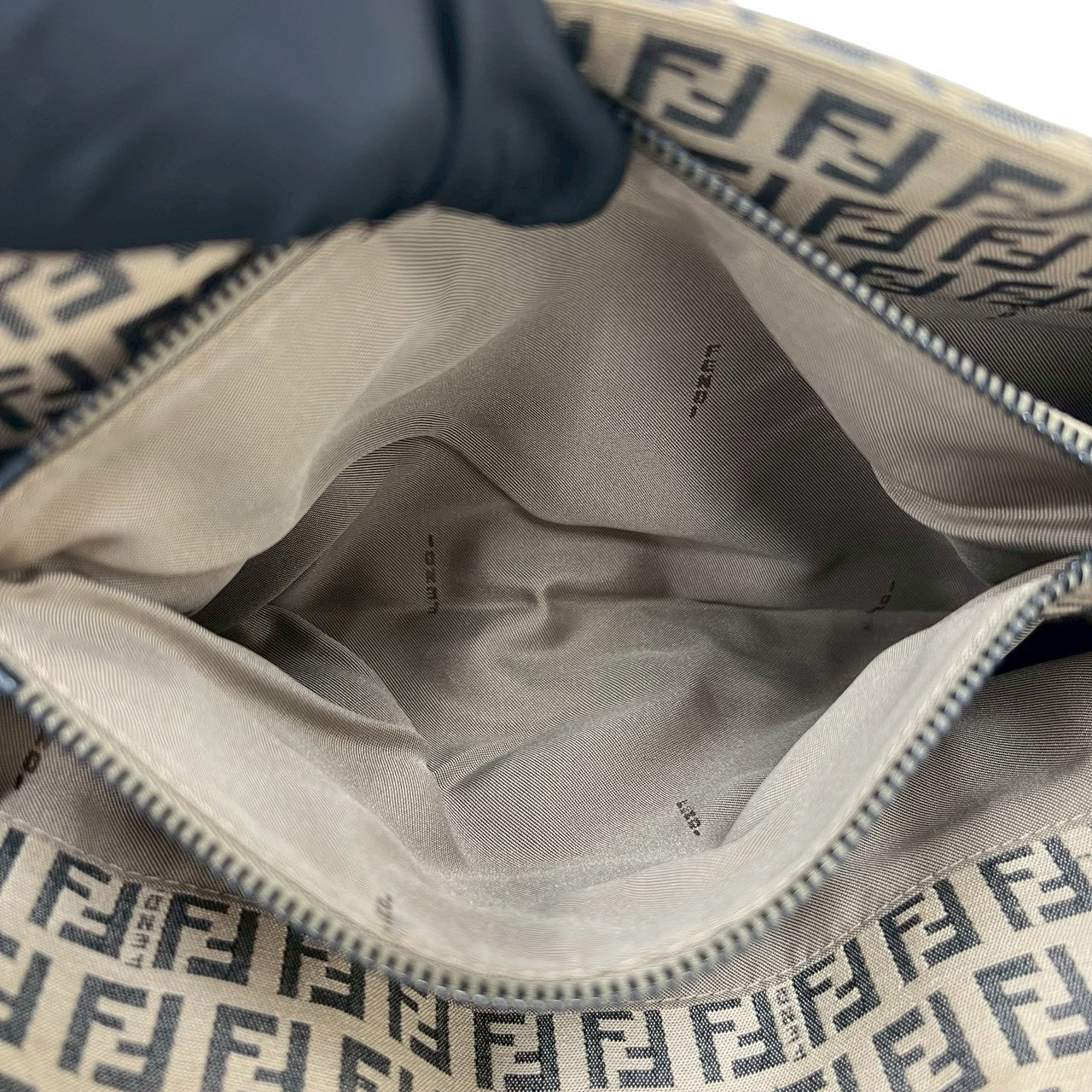 希少品✨FENDIビンテージ　ビジネスバッグ　トートバッグ　ライン　ロゴ FENDI フェンディ トートバッグ – Trip