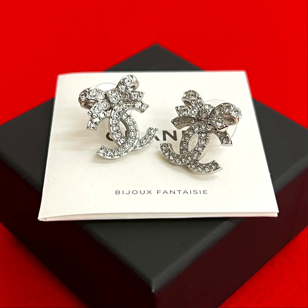 CHANEL シャネル ピアス – Trip