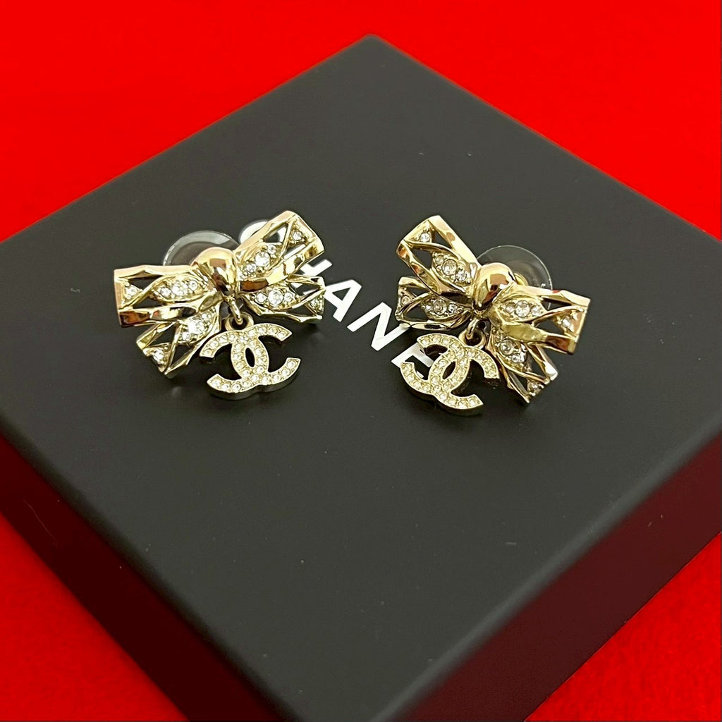 CHANEL シャネル ピアス – Trip