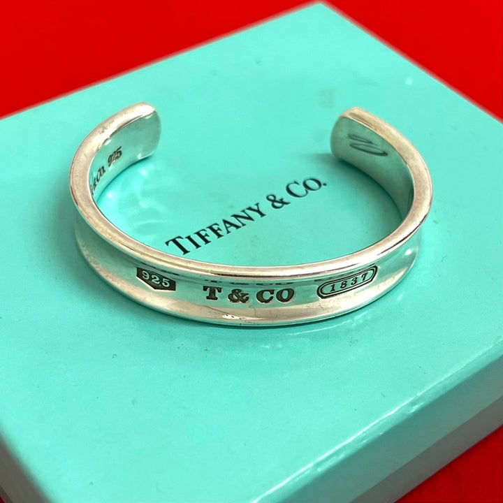 blurRubbingTiffany 1837 narrow bangle