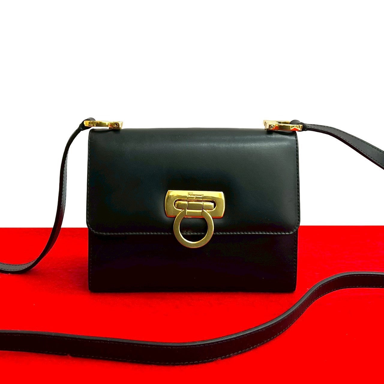 フェラガモ★ヴィンテージショルダーバック★ Salvatore Ferragamo - 良品 フェラガモ ヴィンテージ レザー