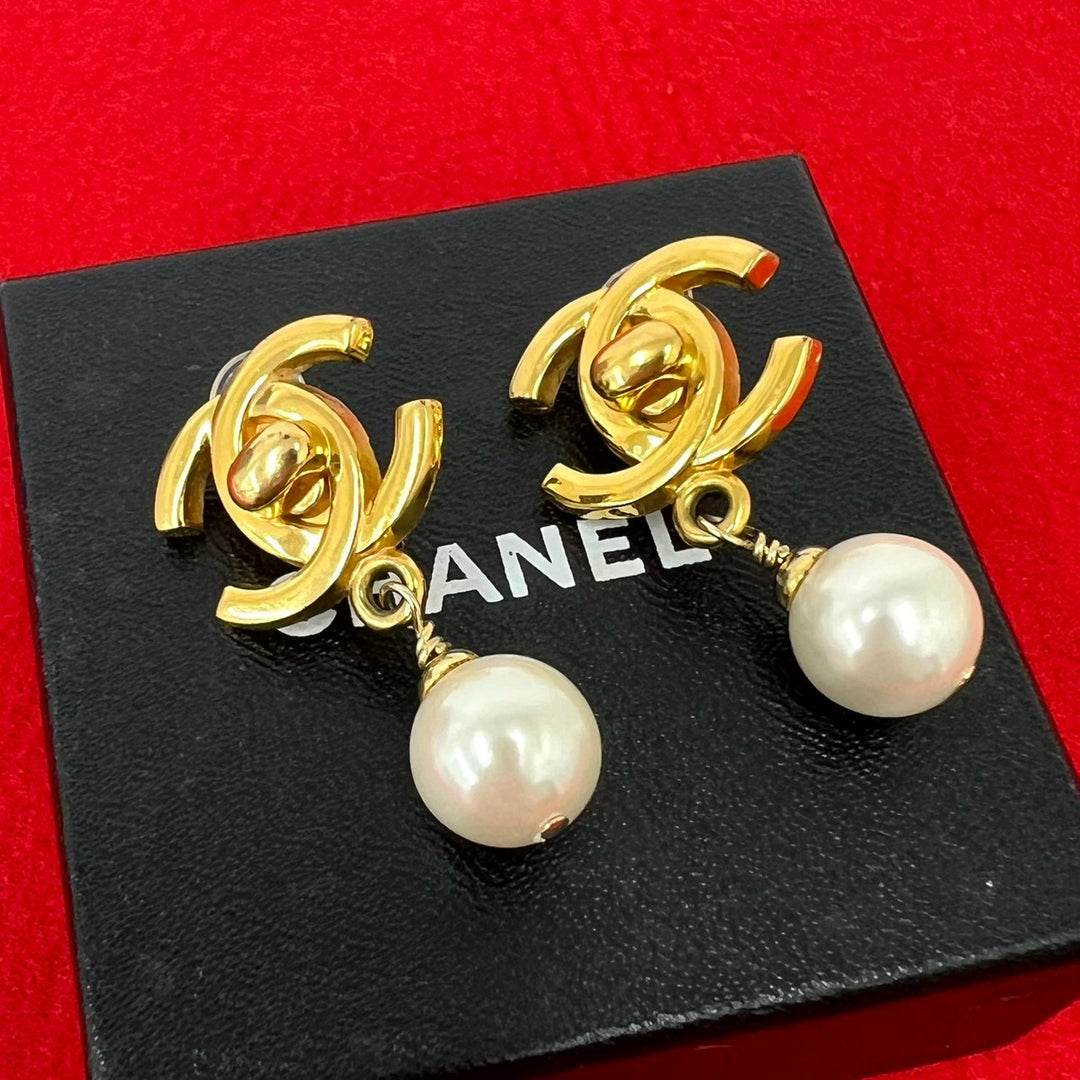 earrings chanel