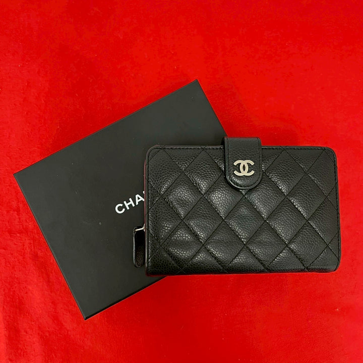 bifold wallet chanel