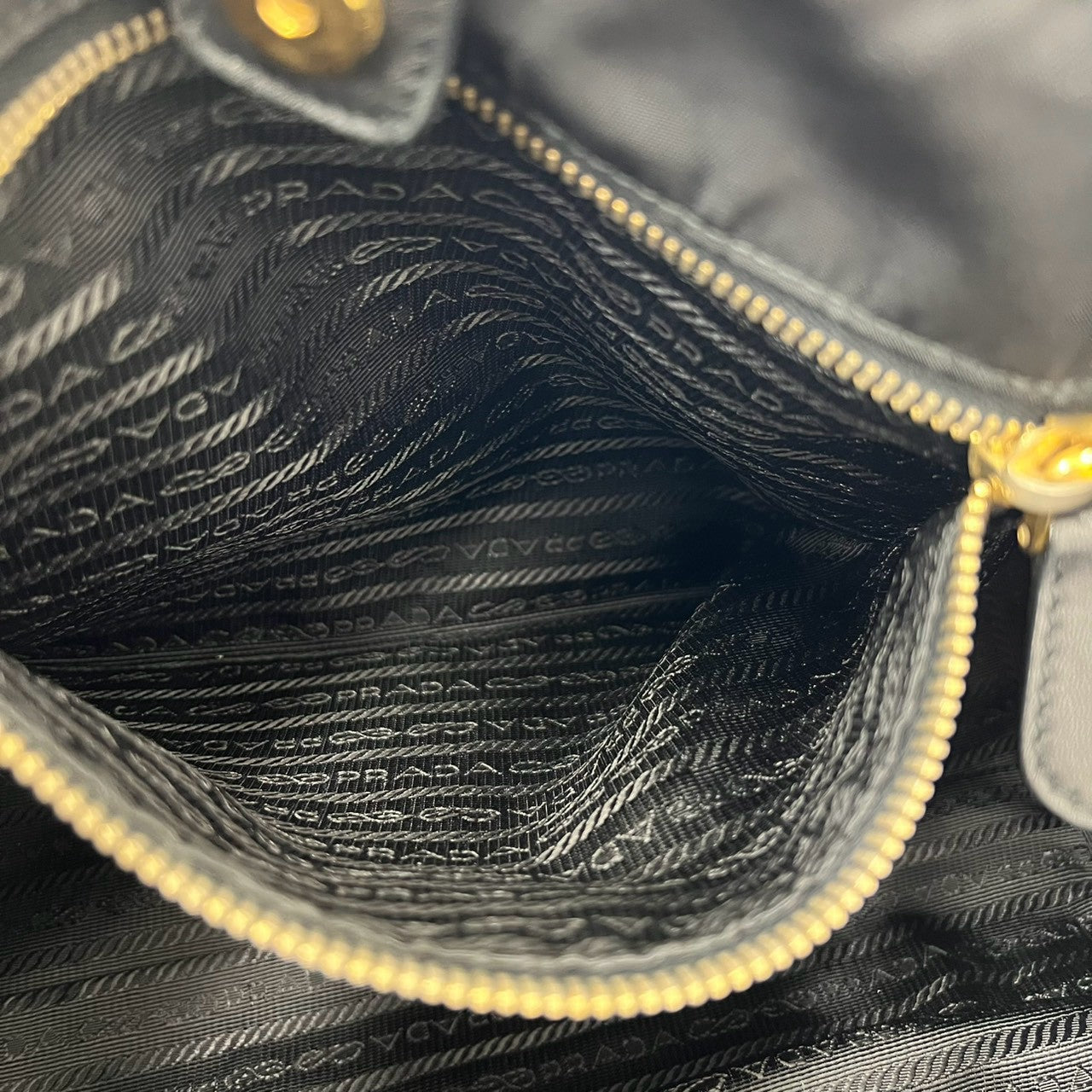PRADA プラダ ショルダーバッグ – Trip