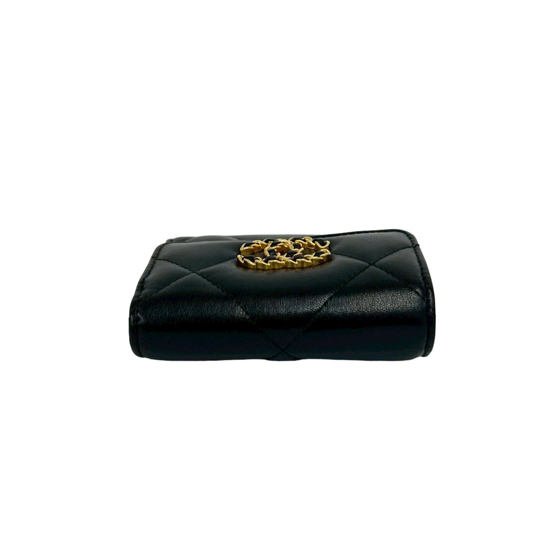 trifold wallet chanel