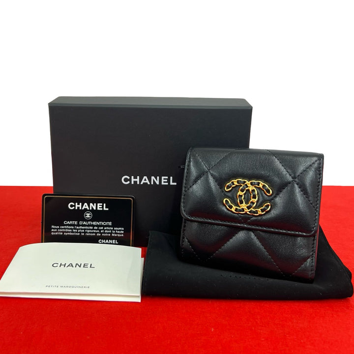 trifold wallet chanel