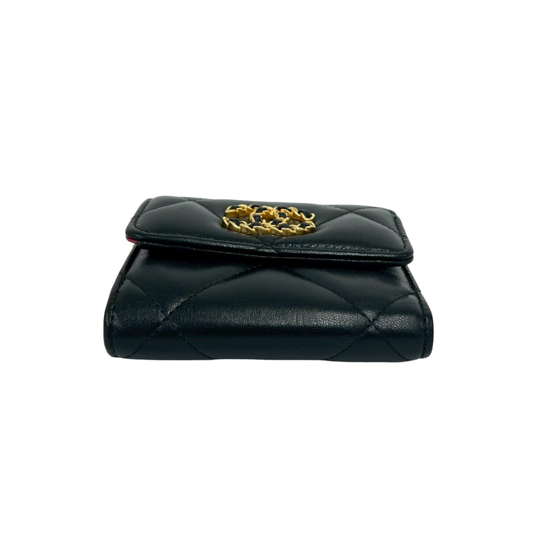 trifold wallet chanel