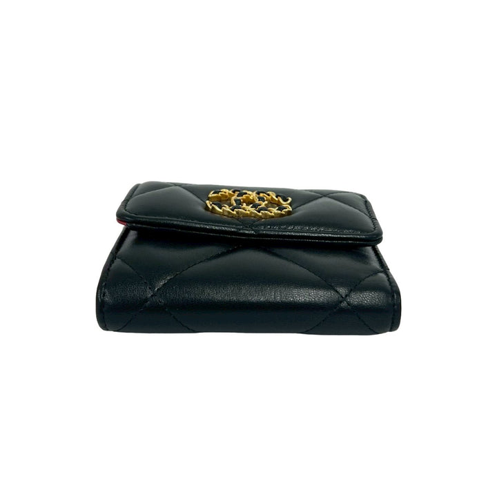 trifold wallet chanel