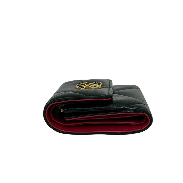 trifold wallet chanel