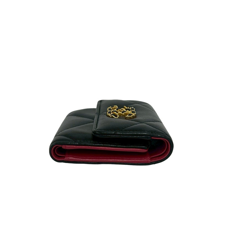 trifold wallet chanel