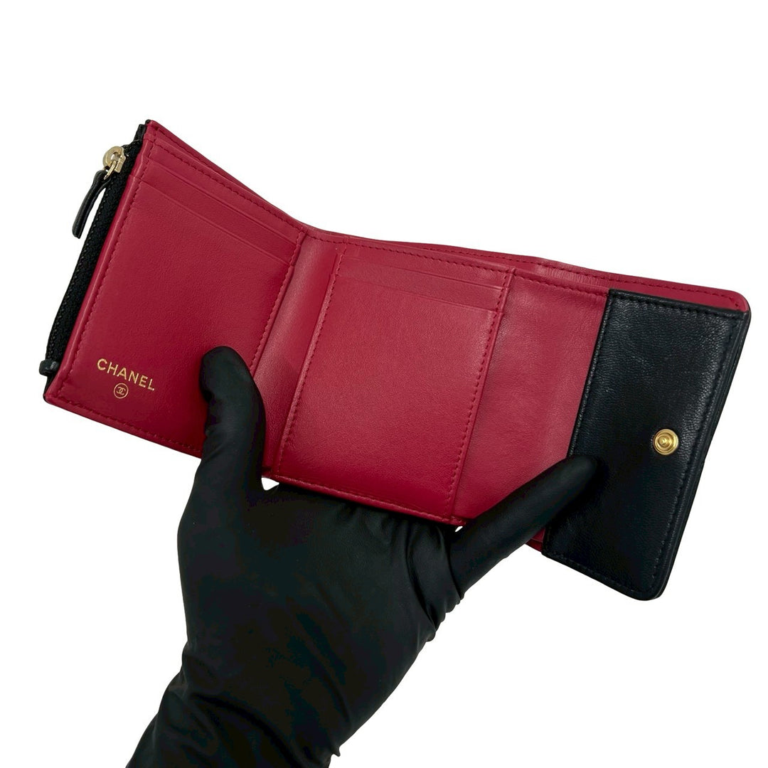trifold wallet chanel